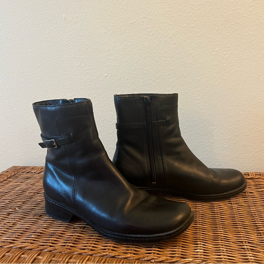 Clark’s Square Toe boots Size 7 Genuine Leather